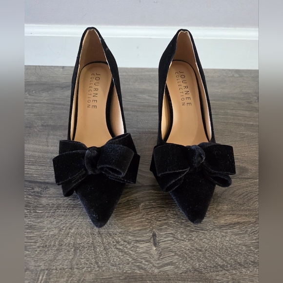 Journee Collection women's black velvet slip on low stiletto pointed toe pumps - Picture 1 of 8